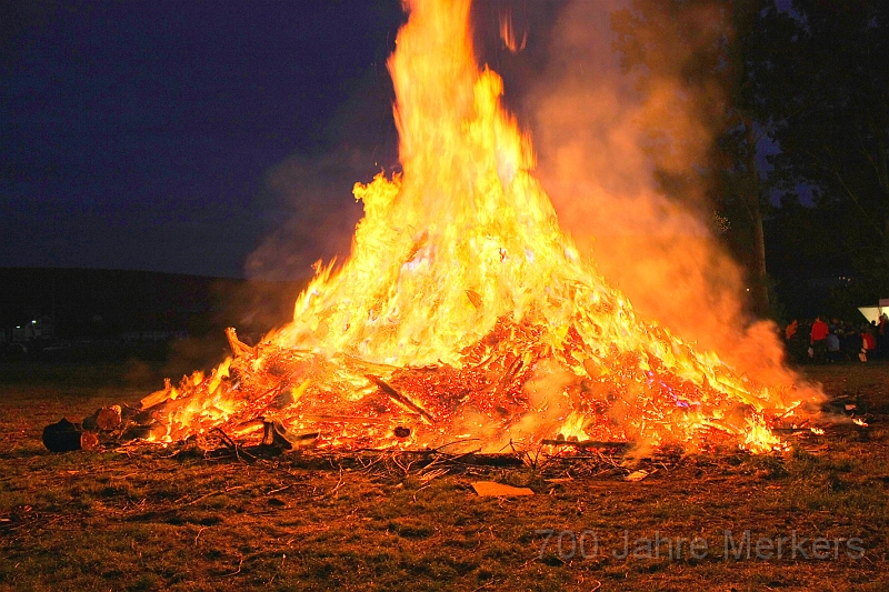 Floriansfeuer_HDR_02.jpg - Hohe, lodernde Flammen. ein HDR-Bild.