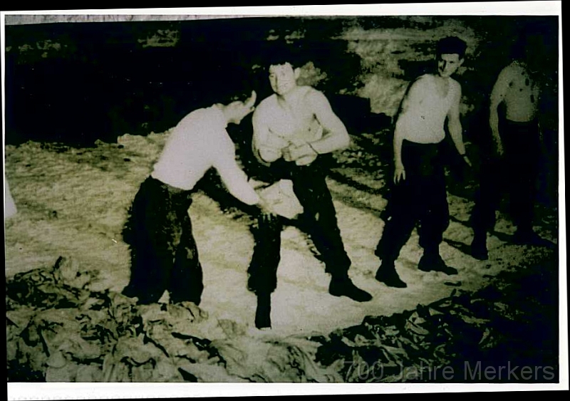 Amis_1-10.04.1945.jpg - die Amerikaner beim Verstauen des Schatzes